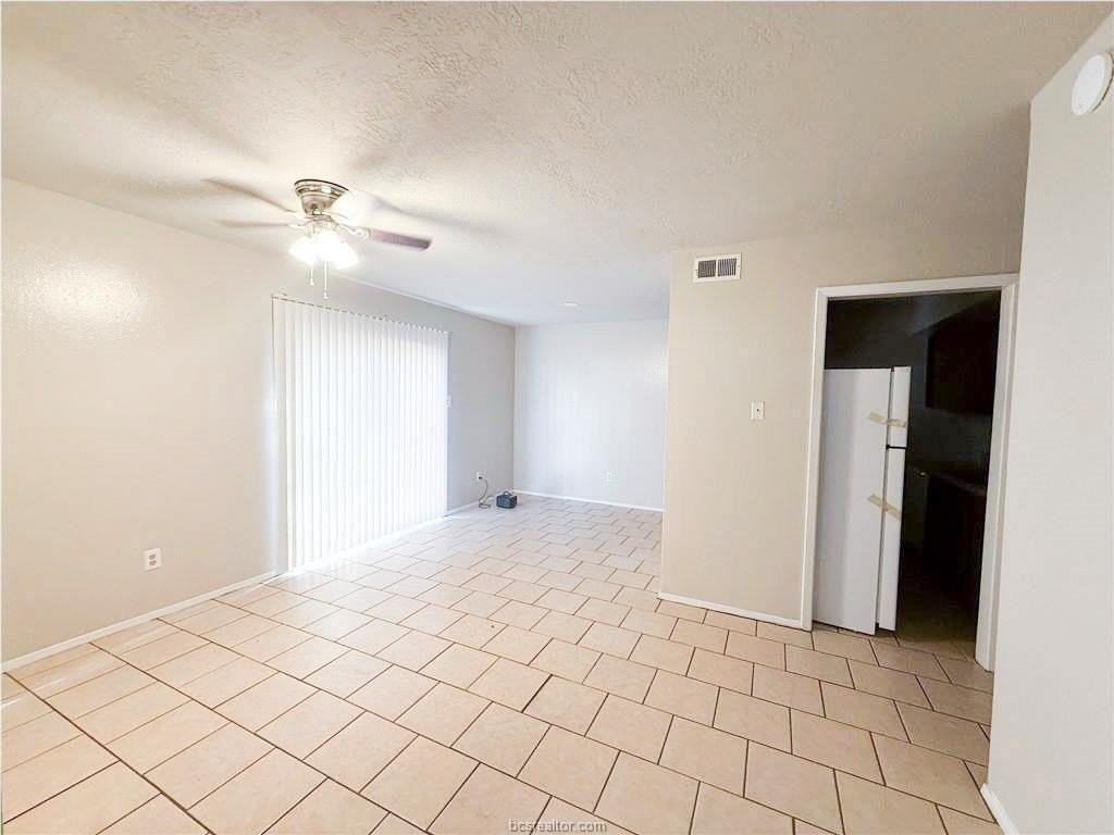 2402 Blanco Dr #B - Photo 2 of 11