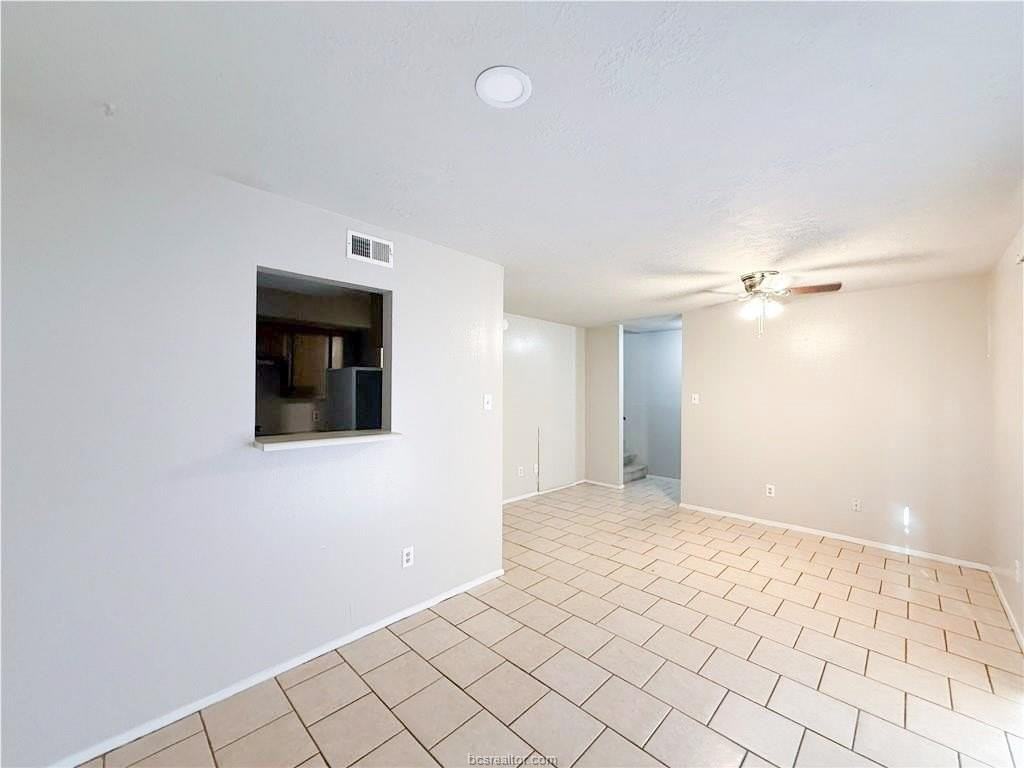 2402 Blanco Dr #B - Photo 4 of 11