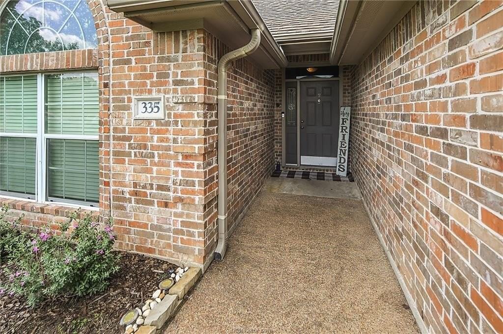 335 Robelmont Dr - Photo 3 of 28