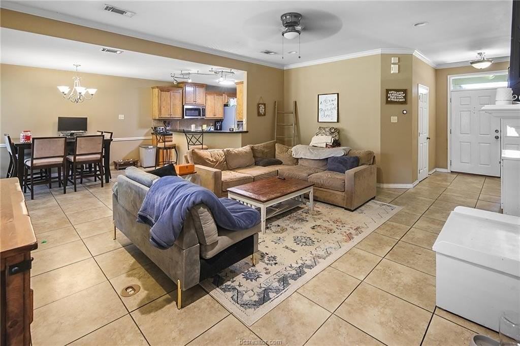 335 Robelmont Dr - Photo 5 of 28