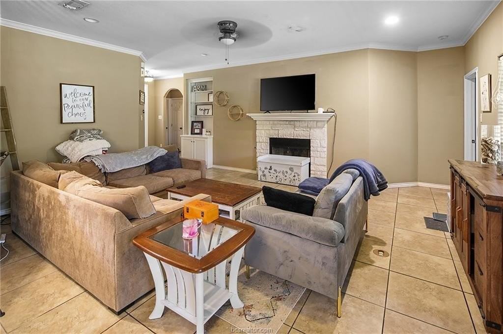 335 Robelmont Dr - Photo 6 of 28