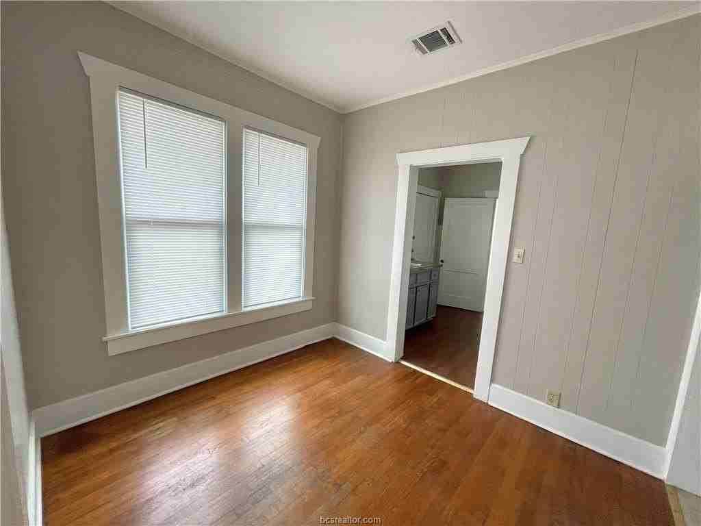 909 Bina St #B - Photo 4 of 19