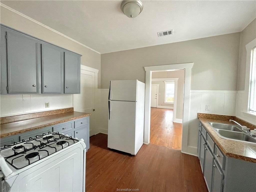 909 Bina St #B - Photo 7 of 19