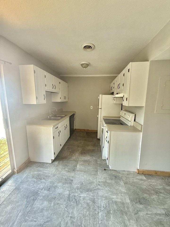 8780 Millard Lee Ln - Photo 3 of 4