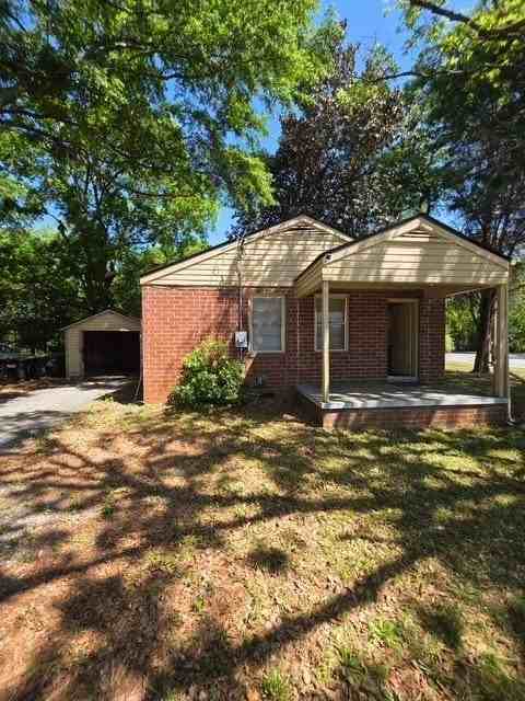 2443 S Lumpkin Rd - Photo 4 of 19