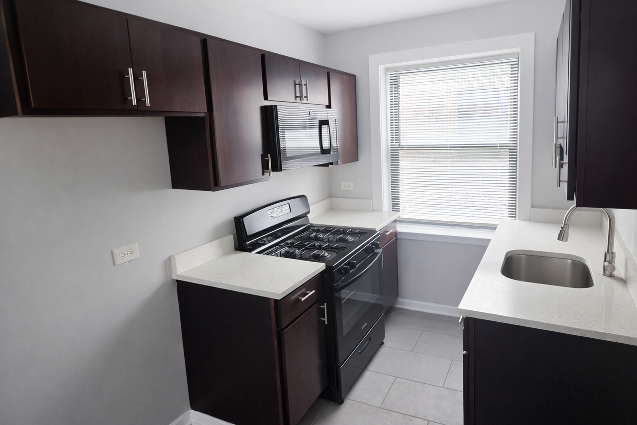 2125 E 67th St #3E - Photo 2 of 5