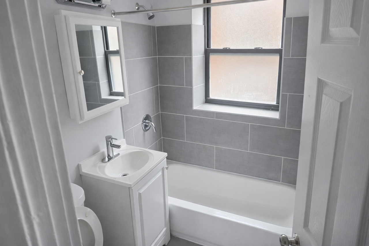 2125 E 67th St #3E - Photo 3 of 5