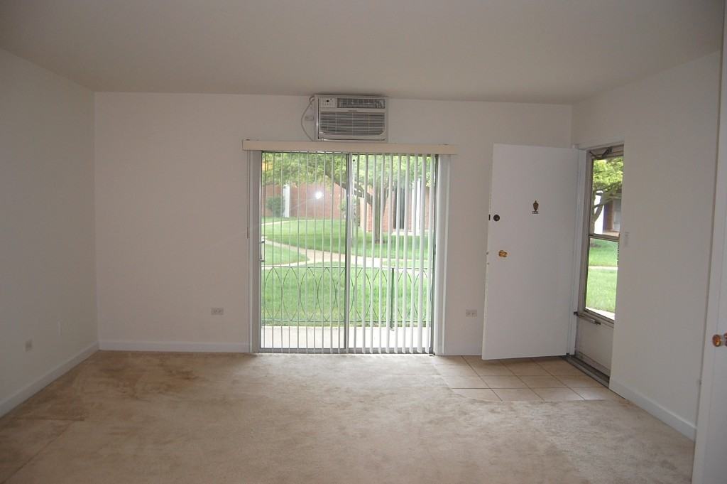 140 E Lake St #9B - Photo 3 of 5