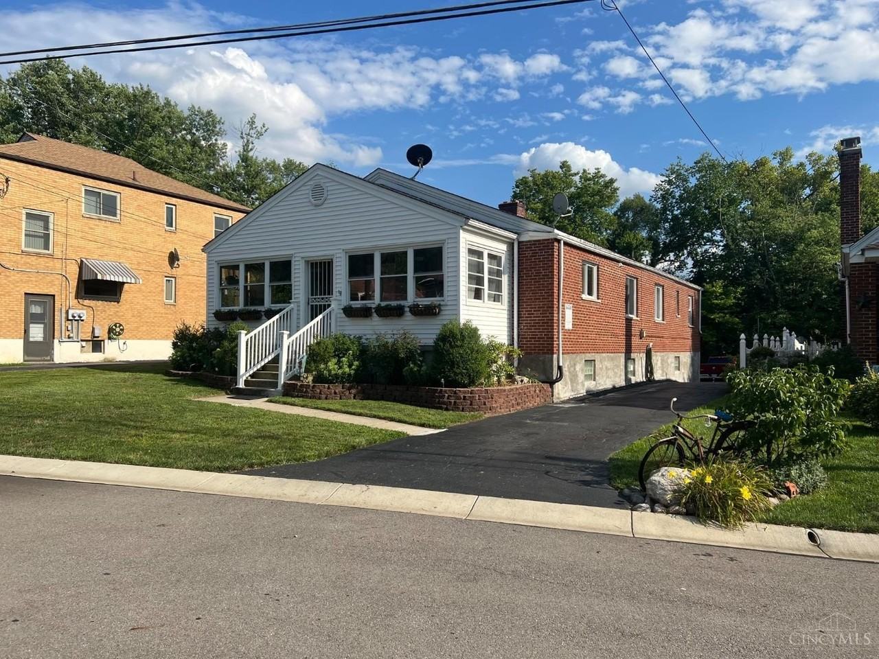 3521 Burke Ave - Photo 2 of 19