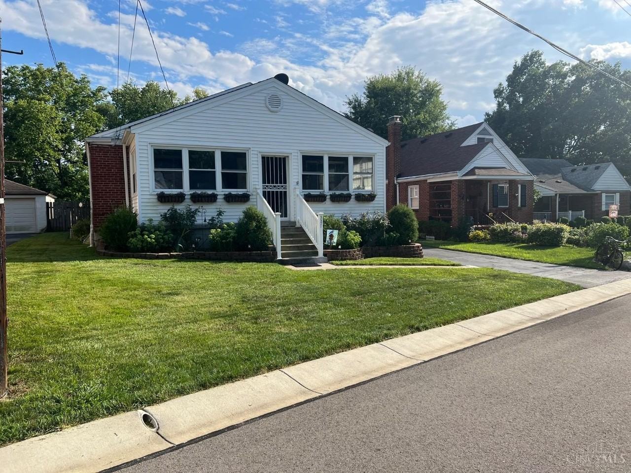 3521 Burke Ave - Photo 3 of 19