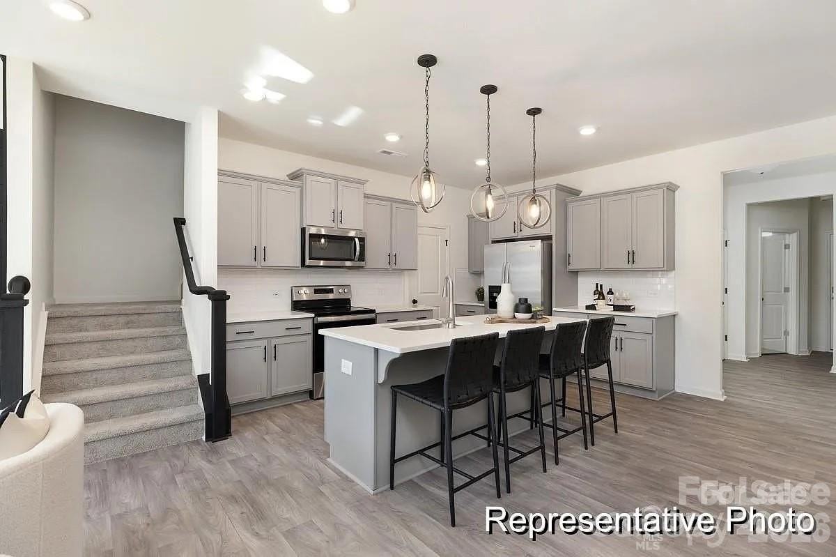 1036 Pickering Pl - Photo 4 of 14