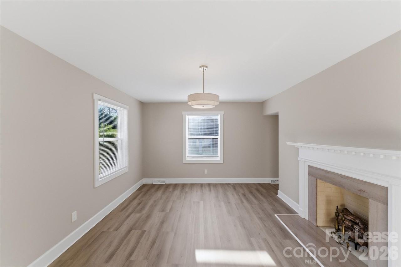 2405 Greenland Ave - Photo 4 of 26