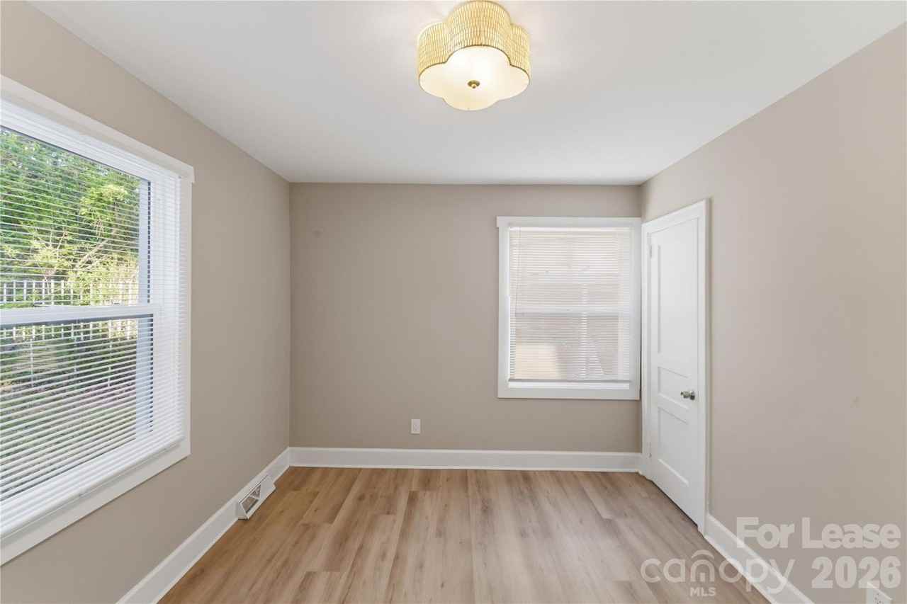 2405 Greenland Ave - Photo 5 of 26