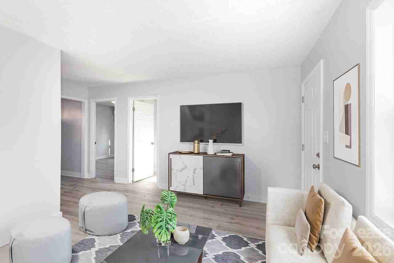 4517 Helena St - Photo 4 of 10