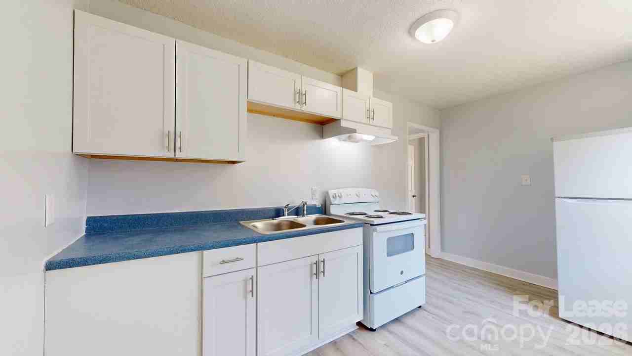 4517 Helena St - Photo 5 of 10