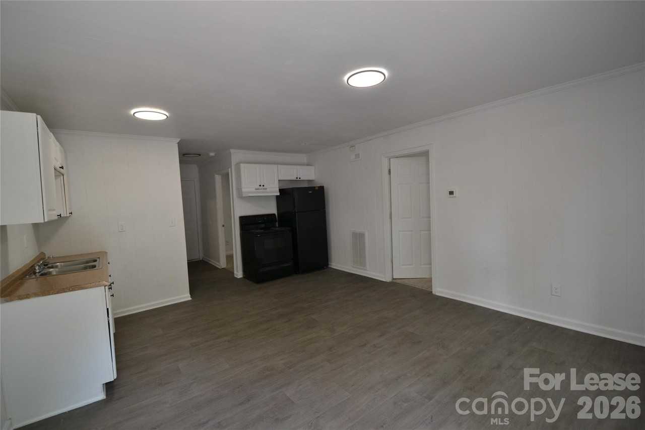 1212 Essex St #3 - Photo 5 of 16