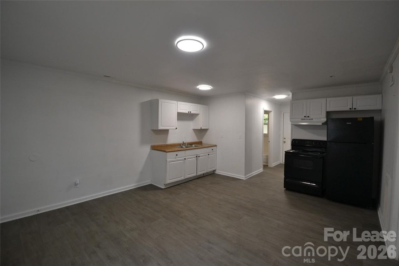 1212 Essex St #3 - Photo 7 of 16