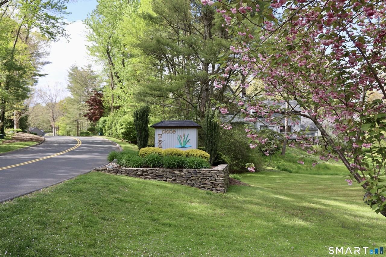 3 Edgewood Cir #3 - Photo 2 of 24