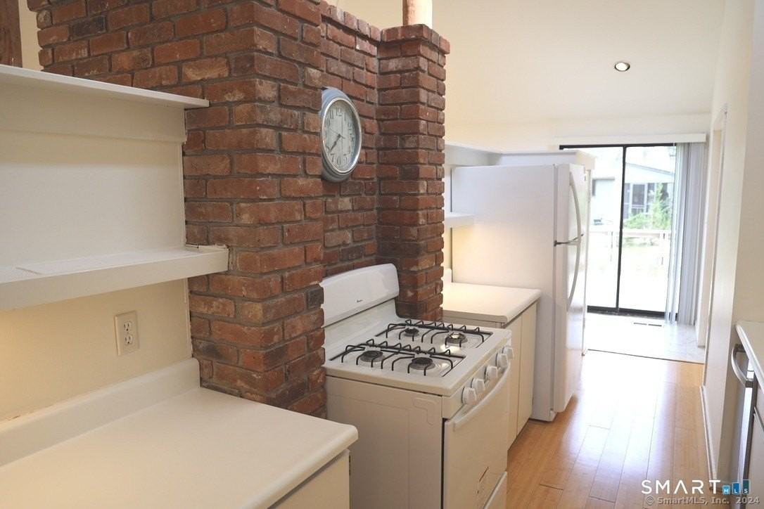 3 Edgewood Cir #3 - Photo 7 of 24