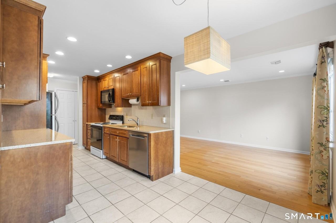 132 Southport Woods Dr #132 - Photo 5 of 38