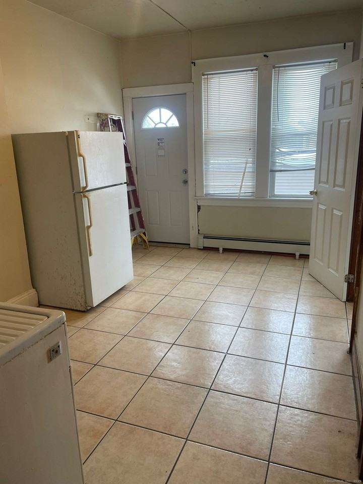 343 Wayne St #1st - Photo 3 of 8