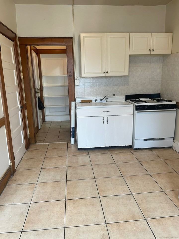 343 Wayne St #1st - Photo 4 of 8