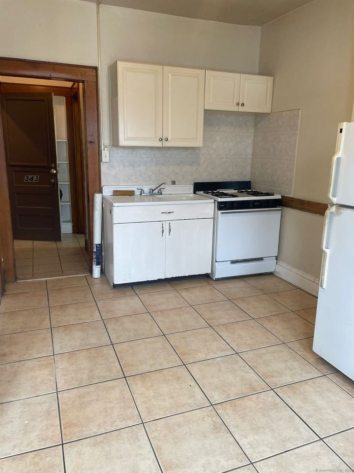 343 Wayne St #1st - Photo 5 of 8