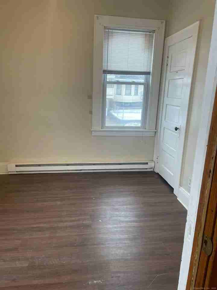 343 Wayne St #1st - Photo 6 of 8