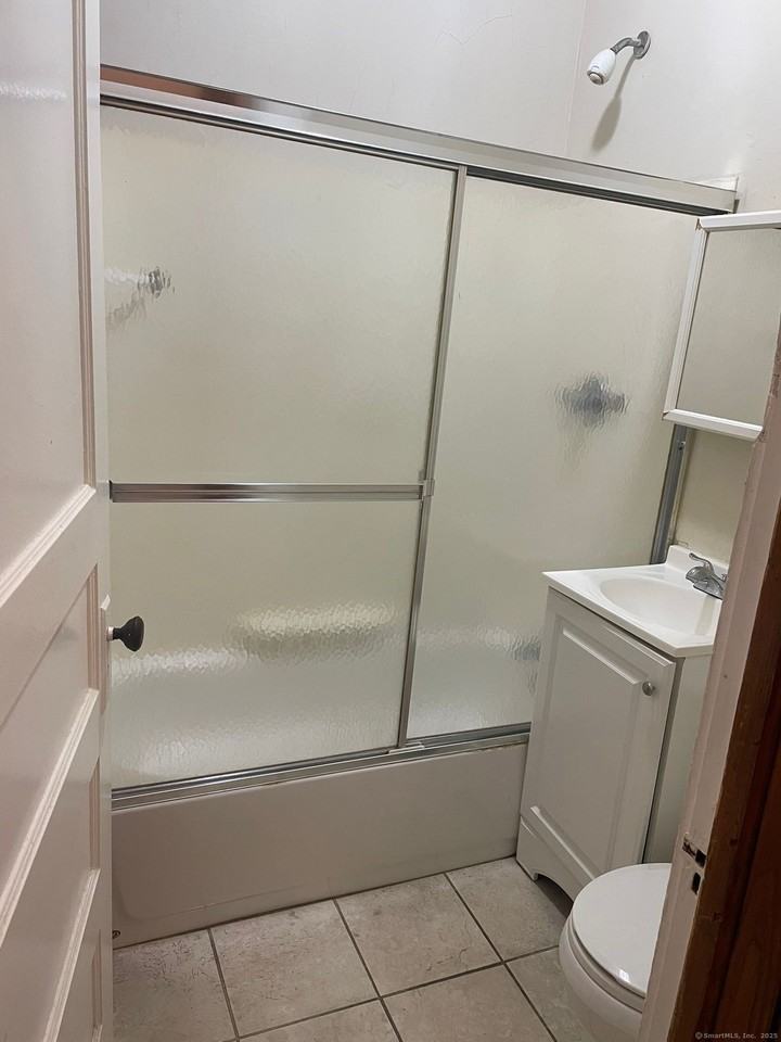 343 Wayne St #1st - Photo 7 of 8