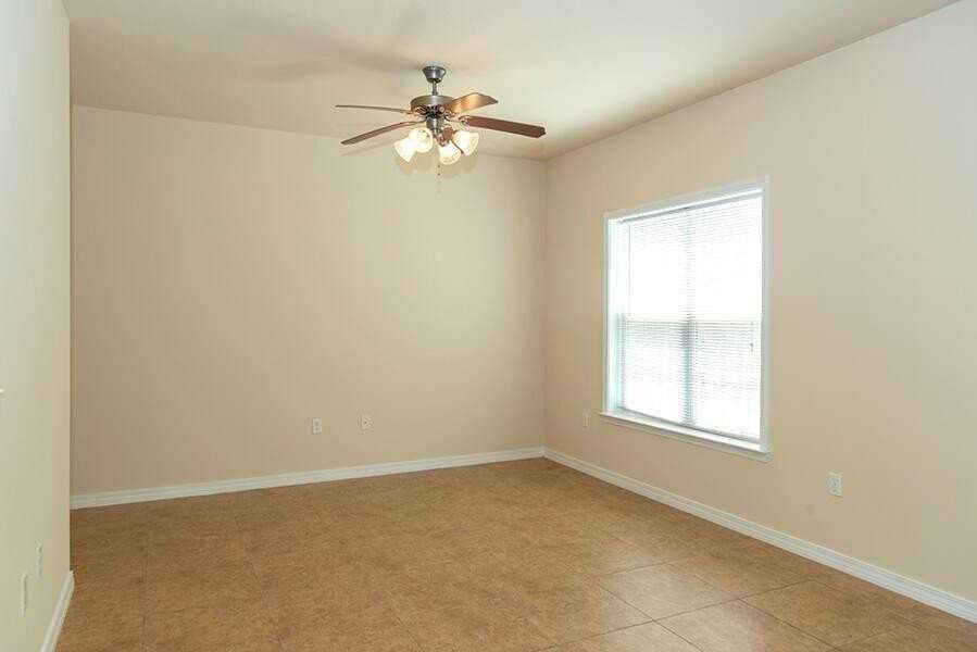 1469 Bentley Cir - Photo 5 of 19