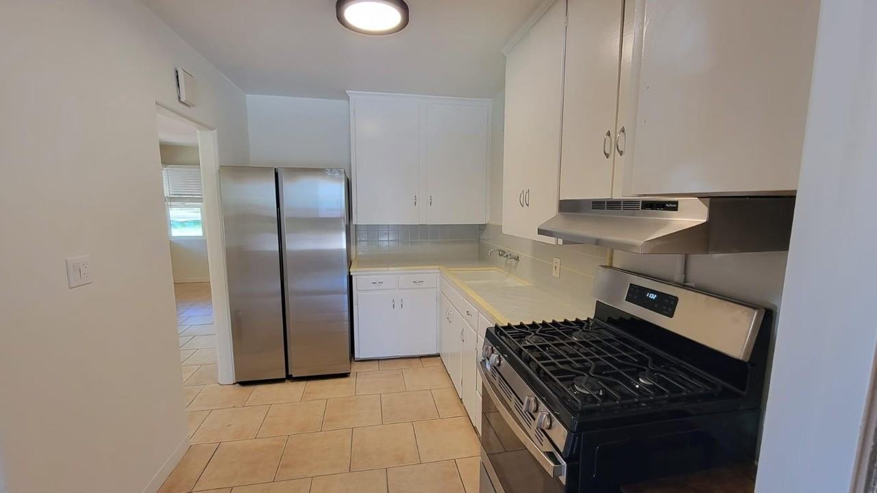 2141 E Osborn Rd - Photo 5 of 12