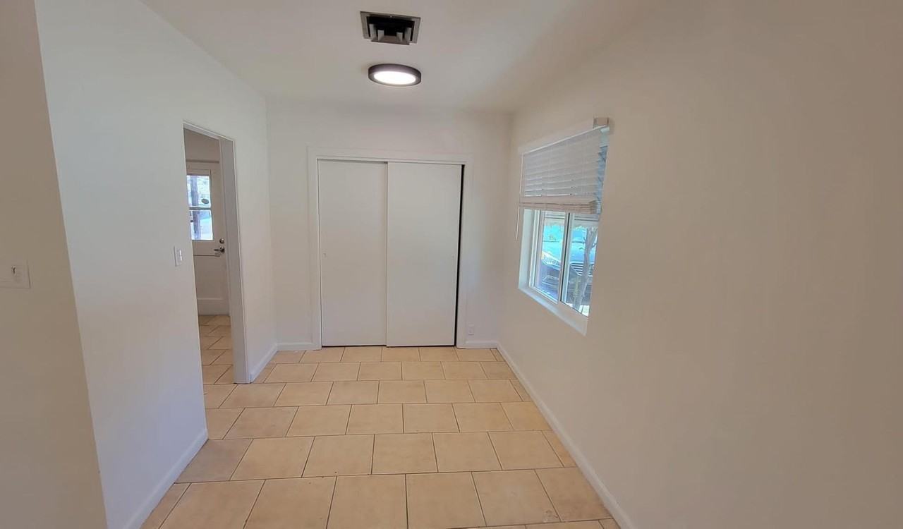 2141 E Osborn Rd - Photo 6 of 12