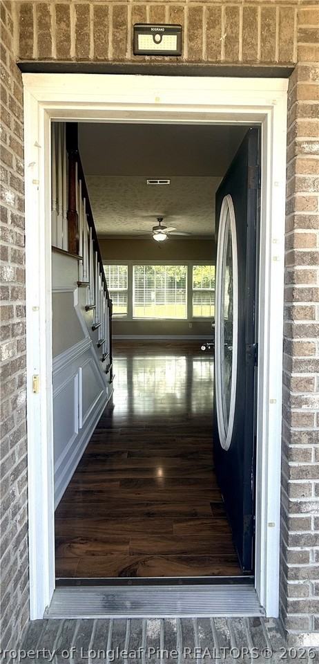 422 Jamestown Ave - Photo 2 of 26