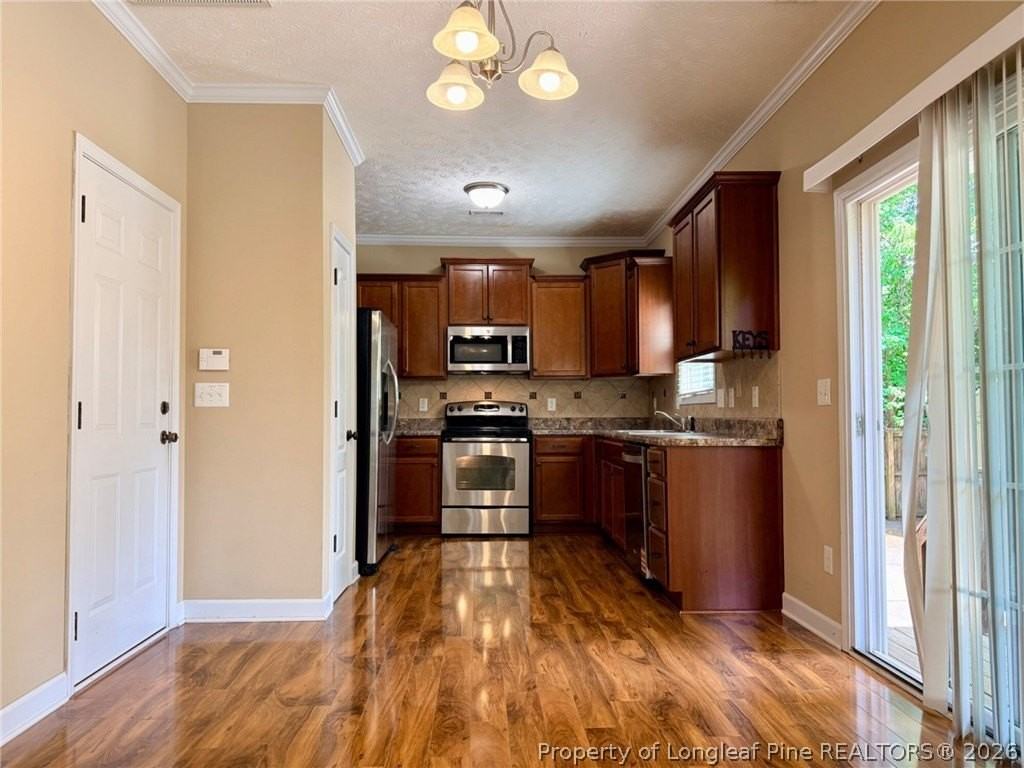 422 Jamestown Ave - Photo 5 of 26