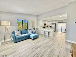 featured image of 4903 Vincennes St #210