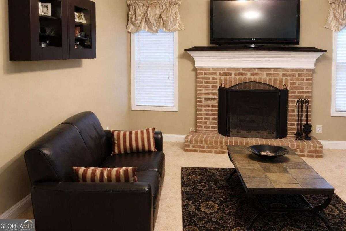 3233 Glenloch Pl - Photo 5 of 14