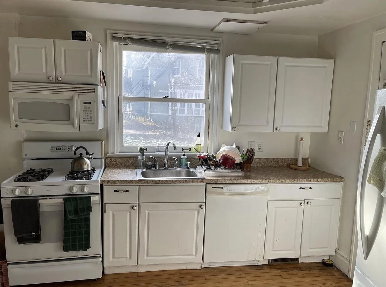 1008 W Huron St #1 - Photo 3 of 24