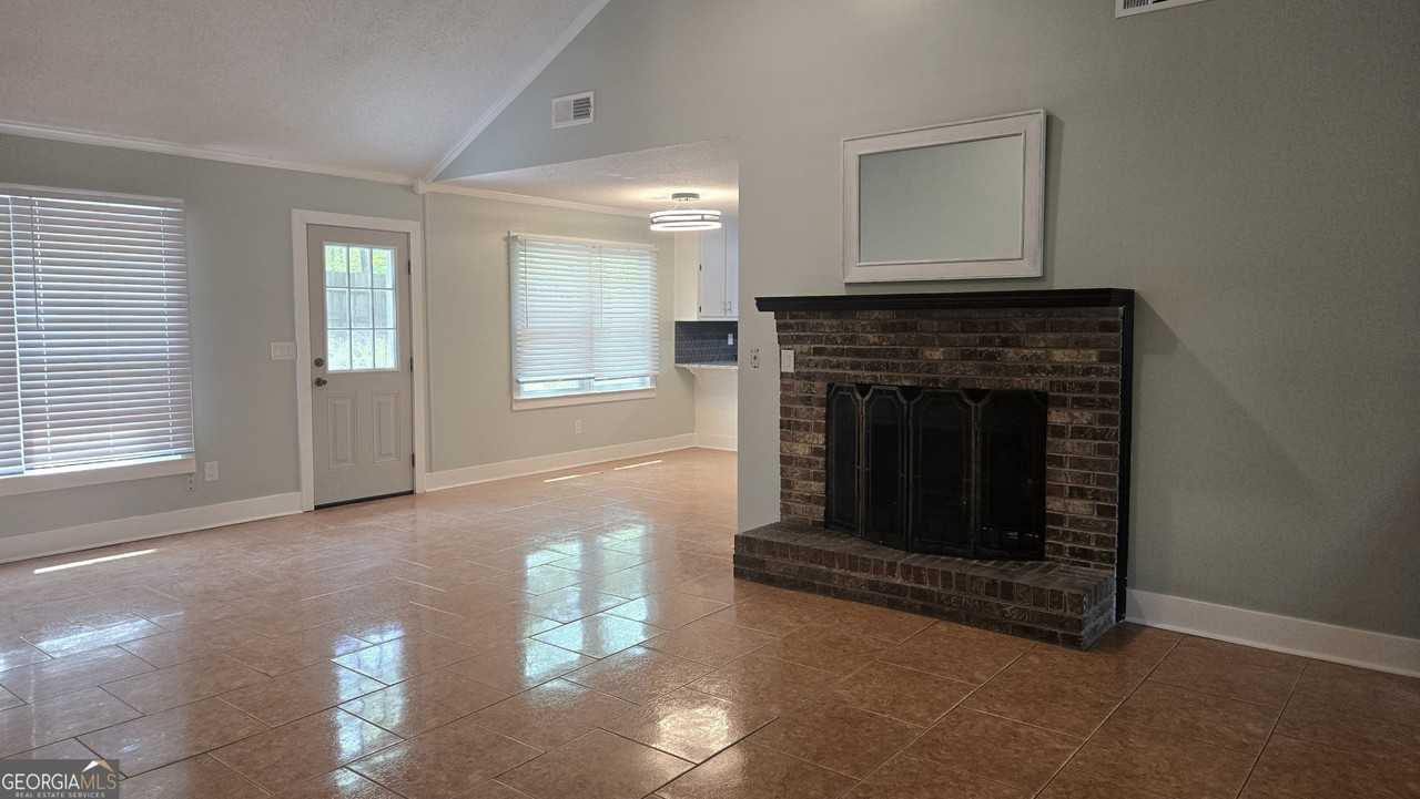 391 Hidden Valley Dr Se - Photo 5 of 16