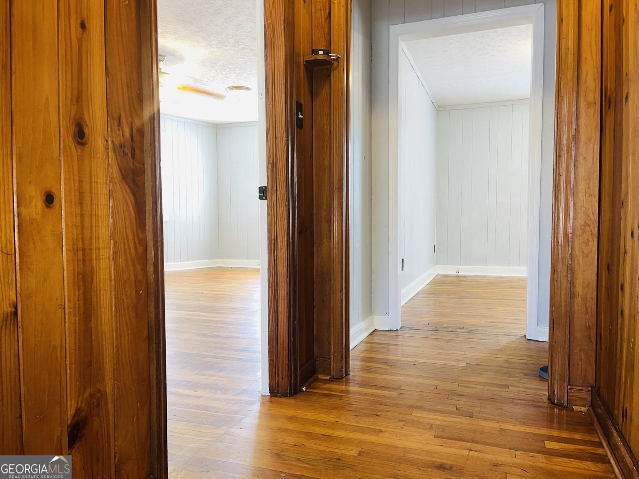 406 E Main St - Photo 4 of 19