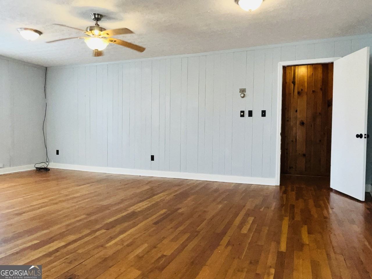 406 E Main St - Photo 7 of 19