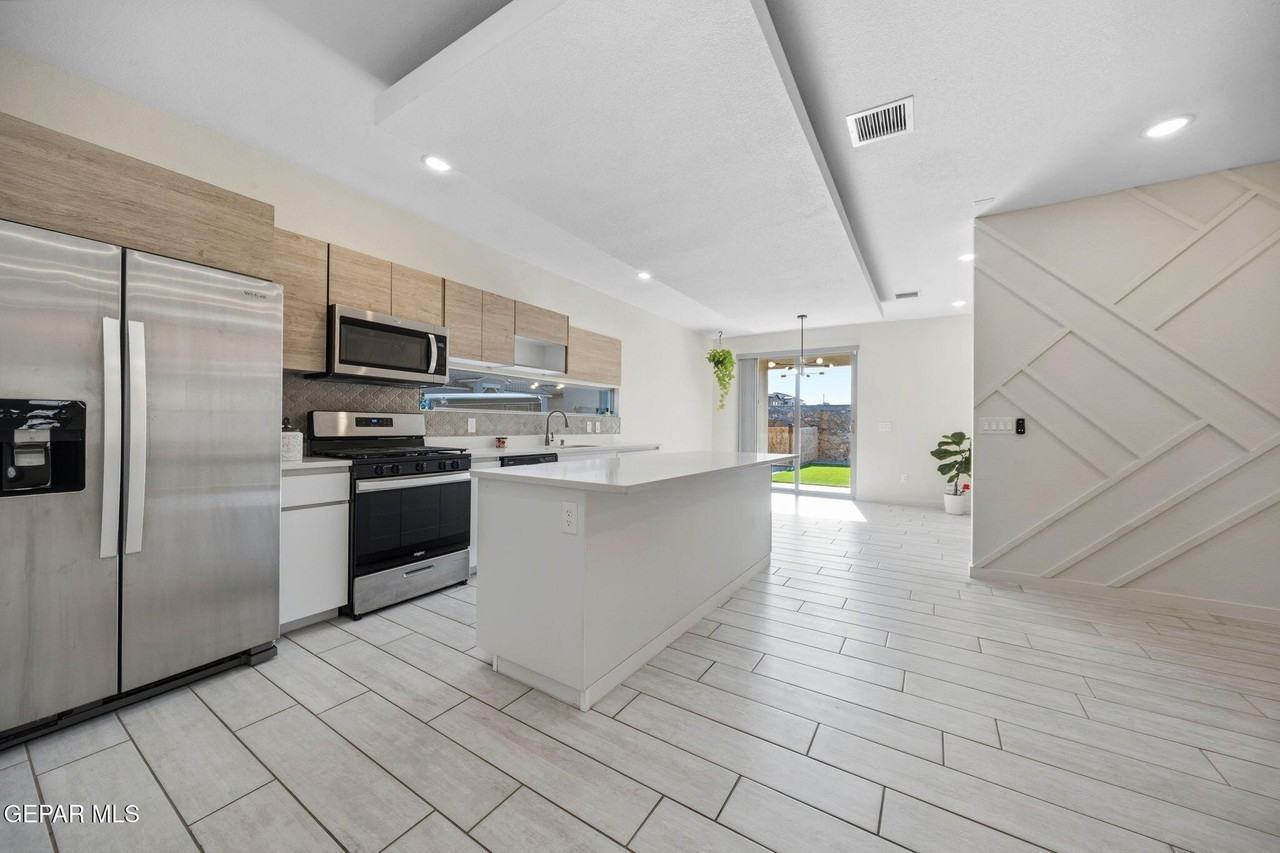 3741 Peak Pl - Photo 4 of 43