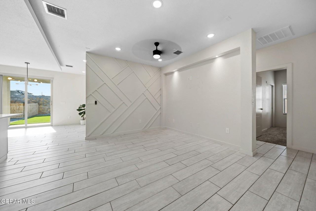 3741 Peak Pl - Photo 5 of 43