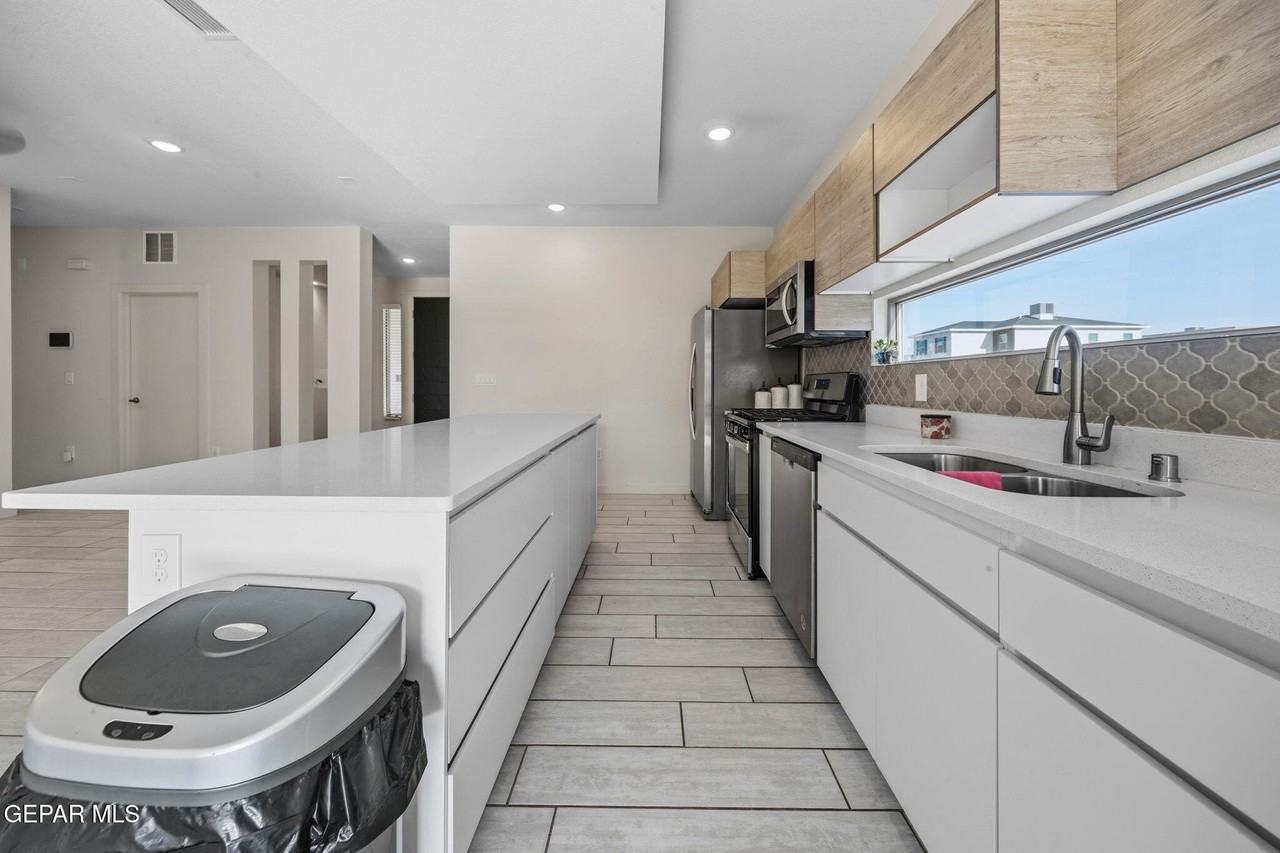 3741 Peak Pl - Photo 6 of 43