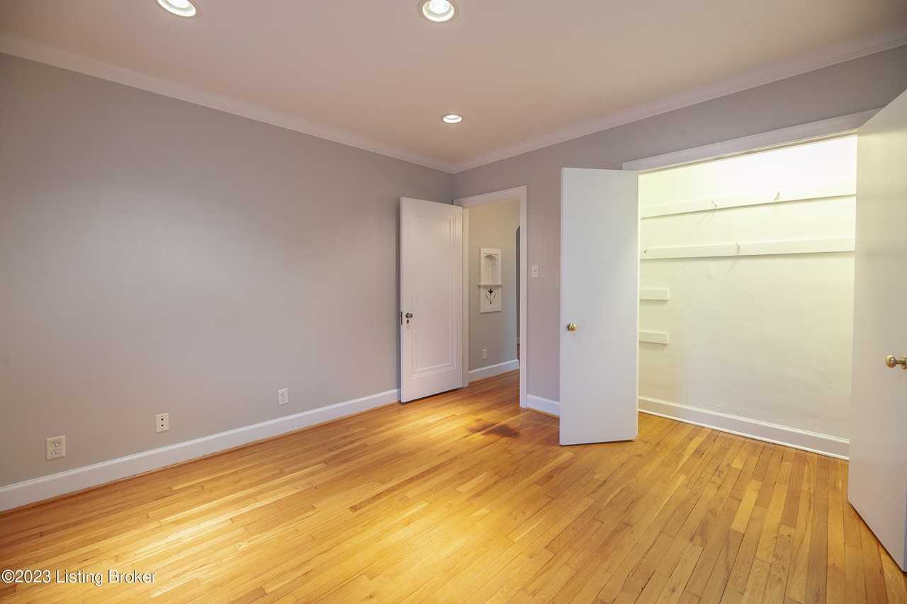 118 Wiltshire Ave - Photo 4 of 14