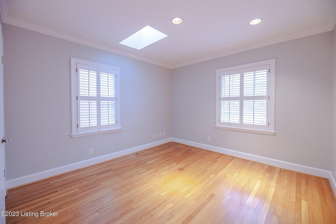 118 Wiltshire Ave - Photo 5 of 14