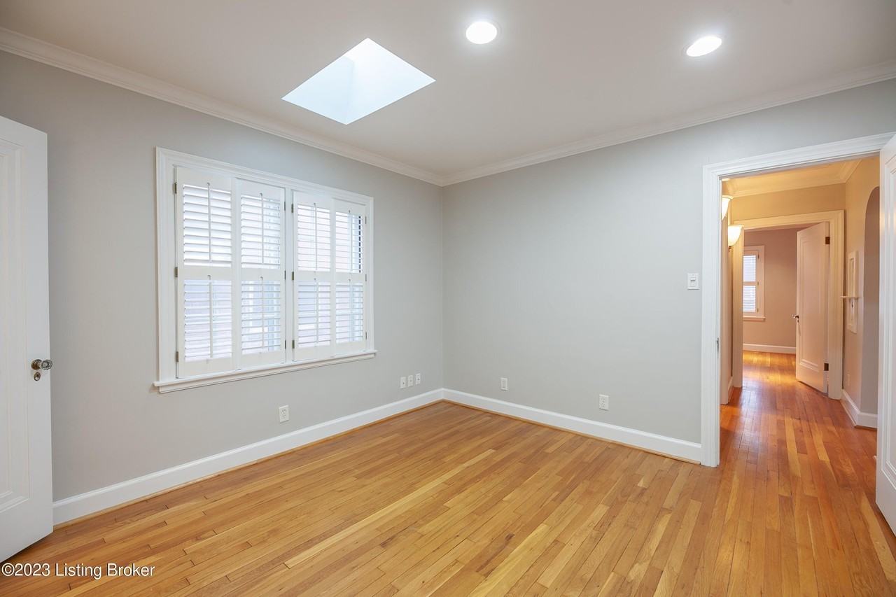 118 Wiltshire Ave - Photo 6 of 14