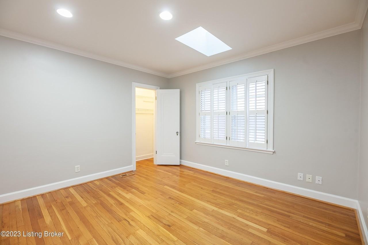 118 Wiltshire Ave - Photo 7 of 14