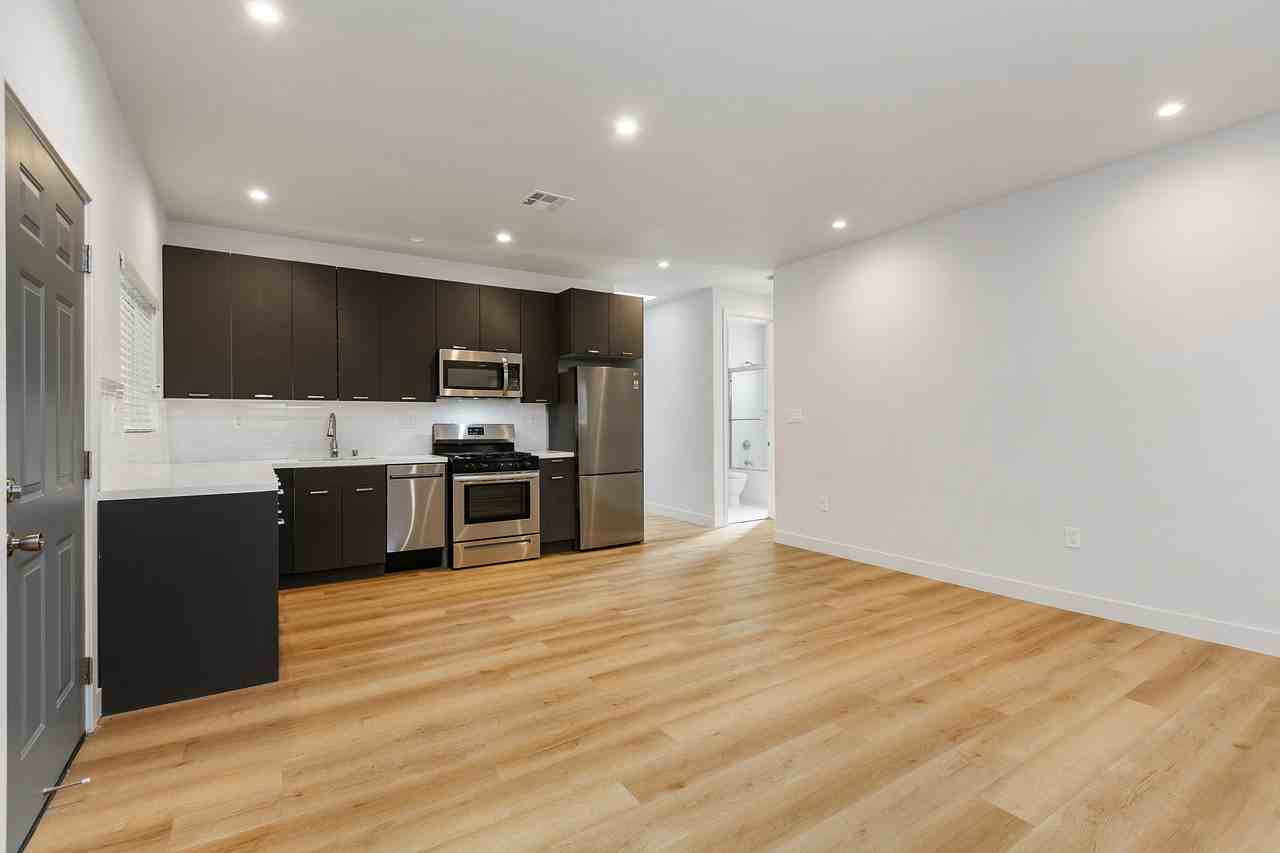 1784 South Rimpau Boulevard #1/2 - Photo 2 of 15