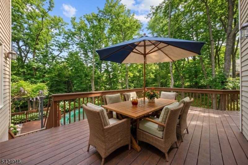 11 Rosewood Ln - Photo 2 of 50