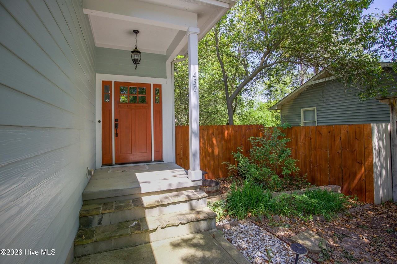 430 N Leak St - Photo 2 of 42